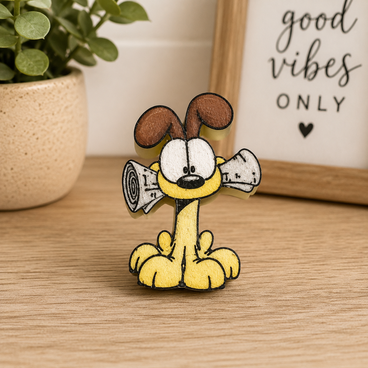 Odie Straw Topper